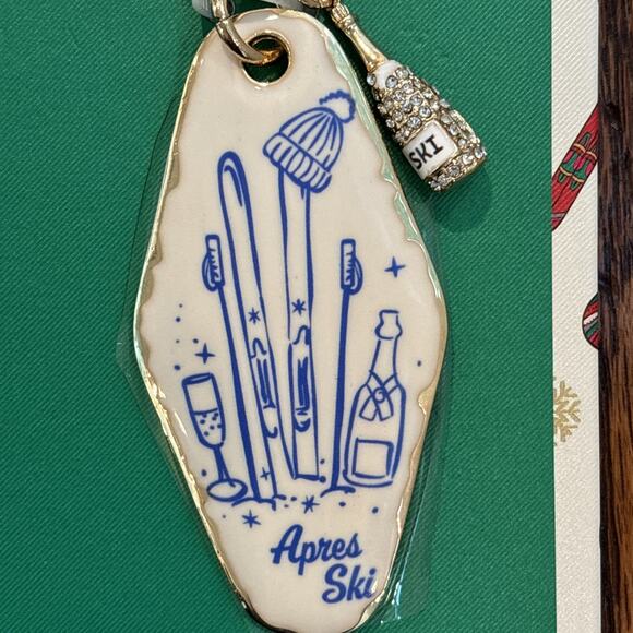 VIRAL Piper K Apres Ski Skiing Key Chain & Bag Charm Champagne Bottle Skis - Picture 2 of 3